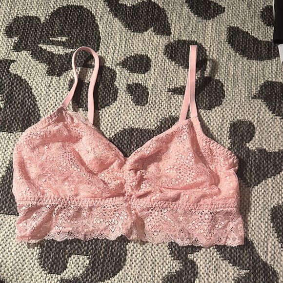 PINK Victoria's Secret Lace Bralette in Soft Pink - Picture 1 of 3